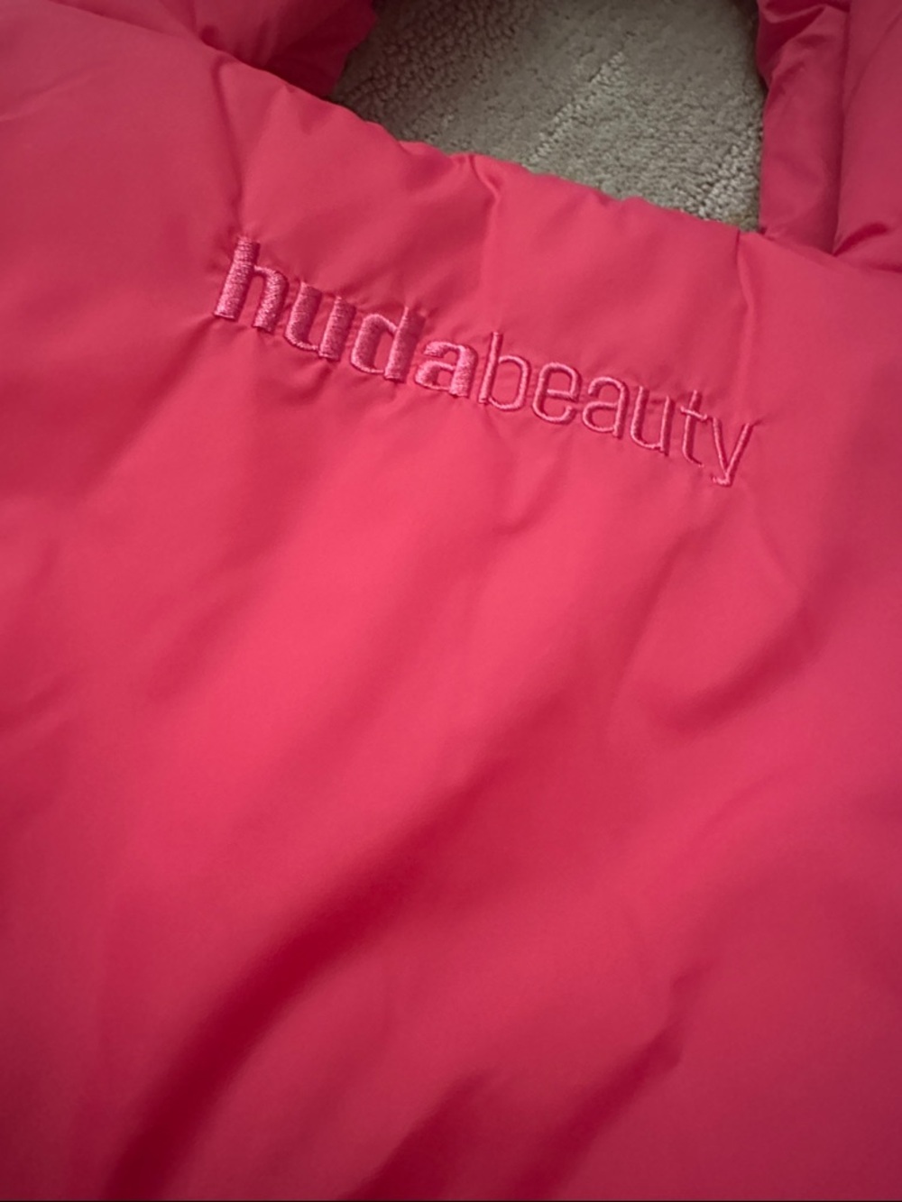 HUDA BEAUTY Hot Pink Quilted - Puffer Tote - Picture 4 of 7